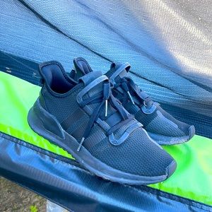 Size 7 boys youth adidas